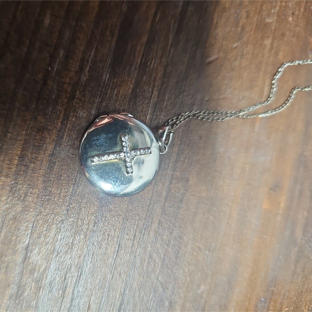 THAI Signed 925 Sterling Silver Round Locket Pendant Necklace Cable Chain
